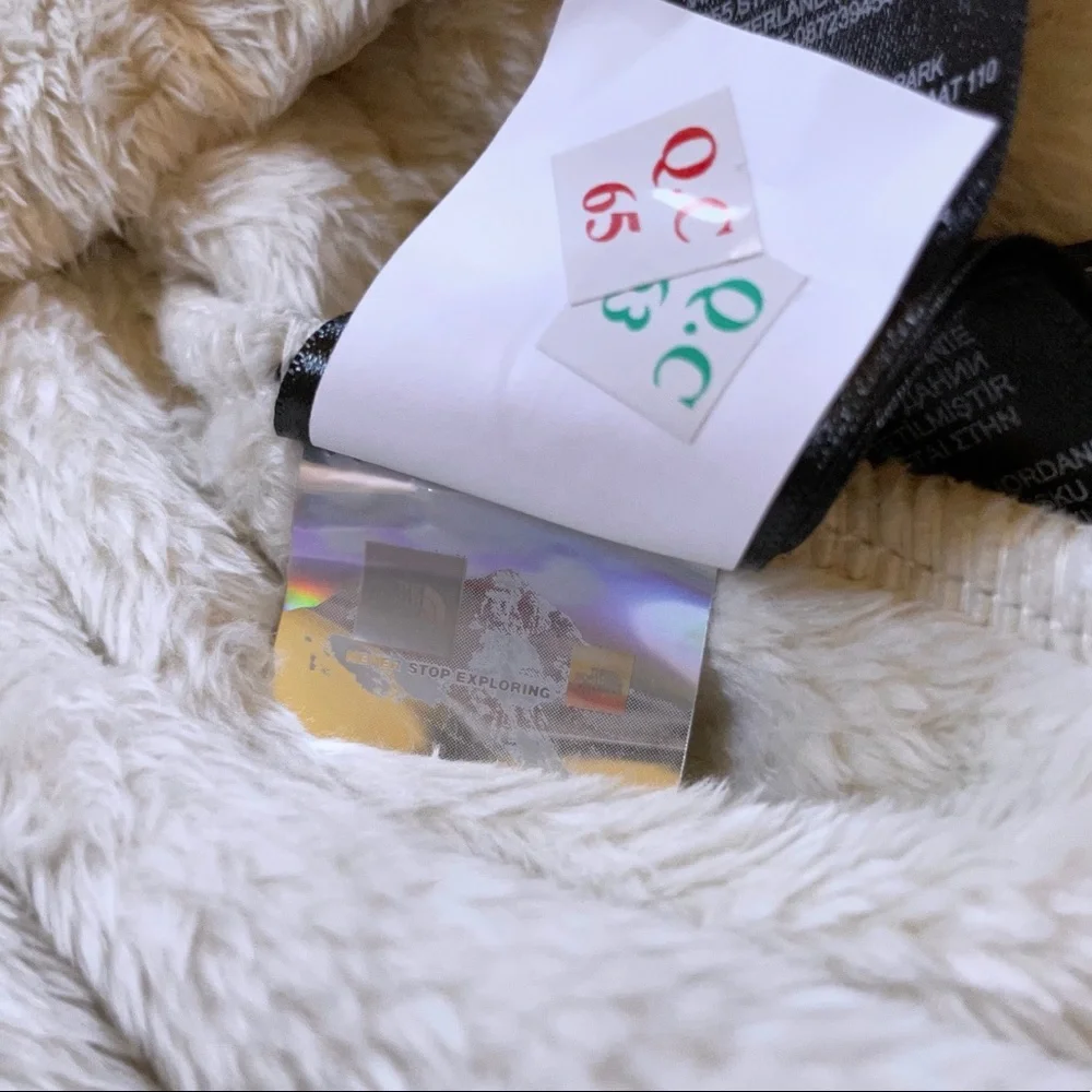 The North Face Women’s Osito Quarter Zip Vintage White Pullover - Picture 7 of 7